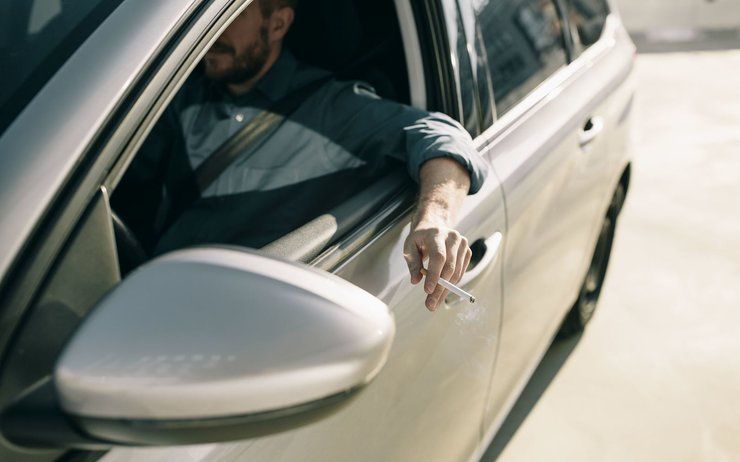 Ausgequalmt im Auto: Rauchverbot in Europa