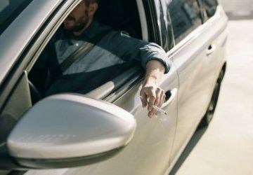 Ausgequalmt im Auto: Rauchverbot in Europa